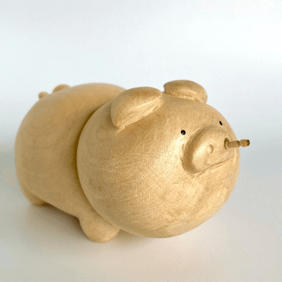 ようじが出る木彫りのブタ〈しっぽクルンタイプ〉1枚目の画像