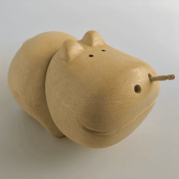 ようじが出る木彫りのカバ〈横〉1枚目の画像