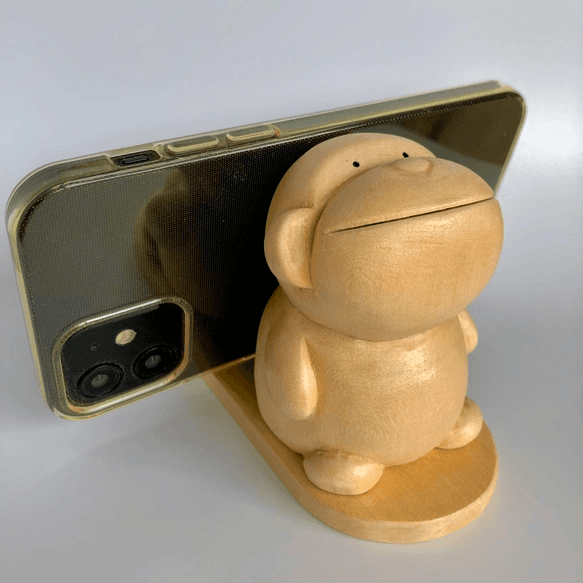 はたらき者の木彫りサル（スマホスタンド＆メモホルダー）1枚目の画像